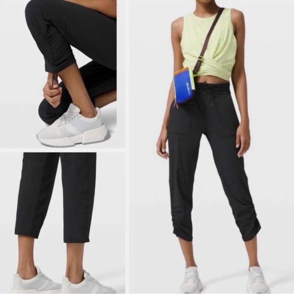 Lululemon Beyond the Studio Crop black EUC Size 12 - Picture 1 of 7